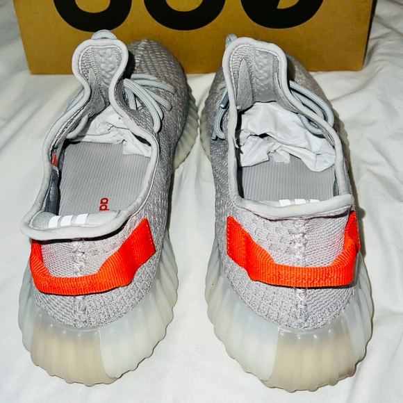 Yeezy 350 V2 “Tail Lights” (M 12) - Picture 4 of 8